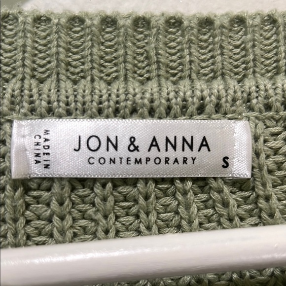 Jon & Anna Green V-Neck Sweater with Textured Knit Size Small - Picture 2 of 6